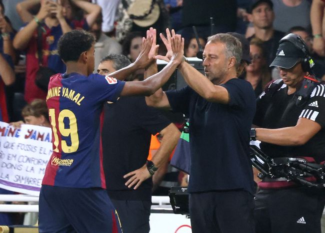 Hansi Flick Puji Permainan Marcus Rashford Setinggi Langit Pelatih Barcelona Hansi Flick (kanan) dan Lamine Yamal. Foto : Ist