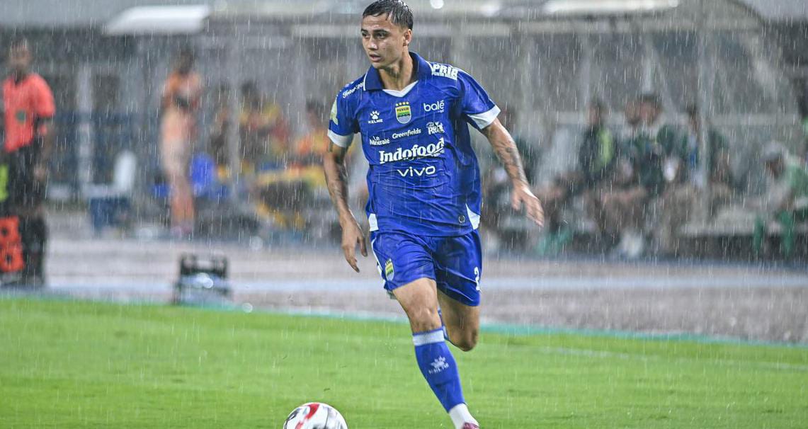 Persib menang 1-0 saat bertemu Persebaya. Foto : ist