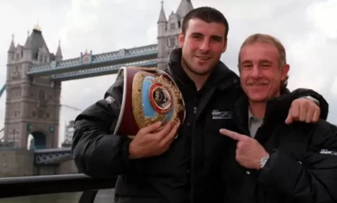 Joe Calzaghe dinobatkan sebagai petinju terhebat Inggris. Foto : Ist