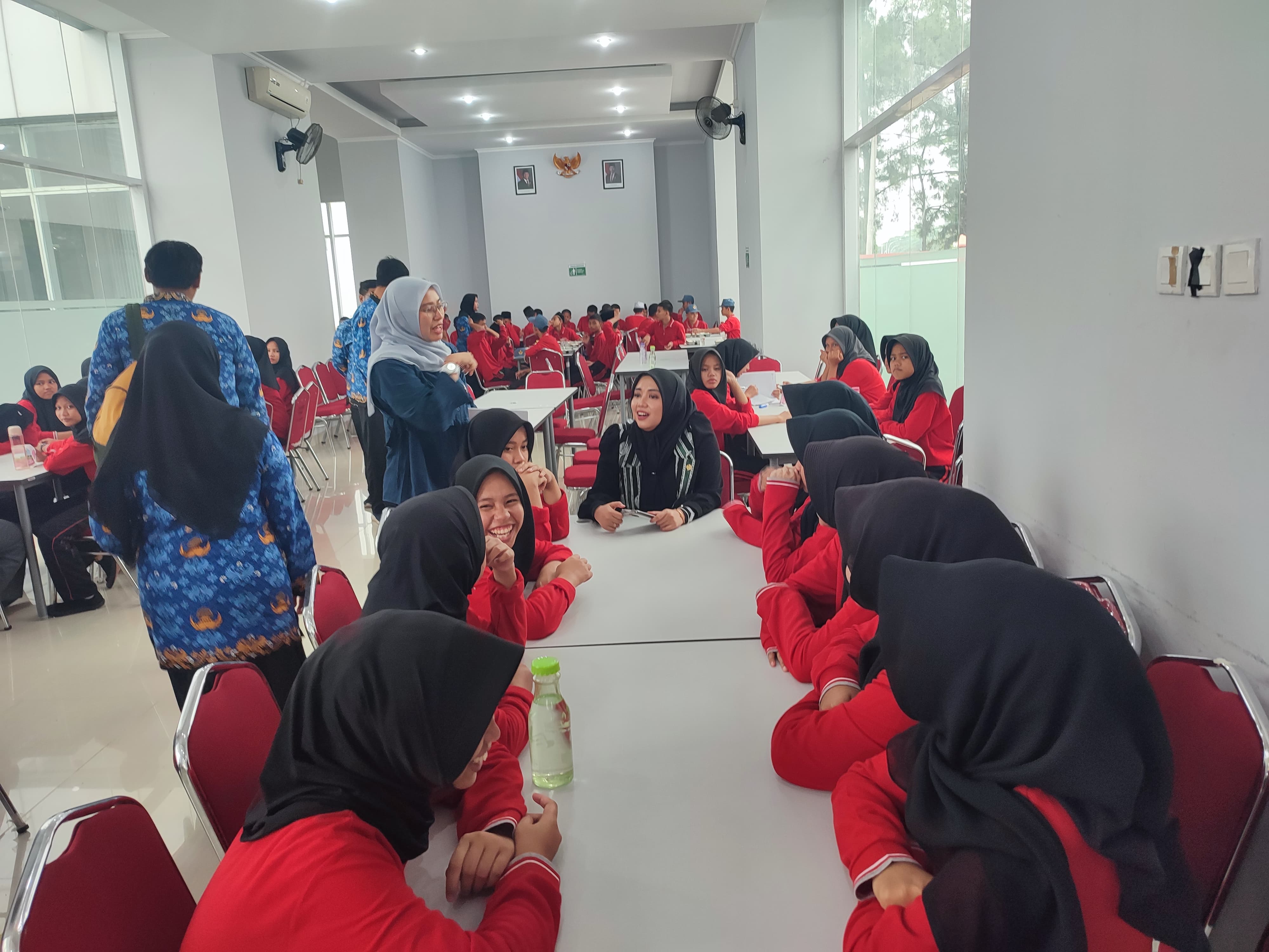 Suasana siswa di Sekolah Rakyat Kota Tangsel, Rabu (17/9)