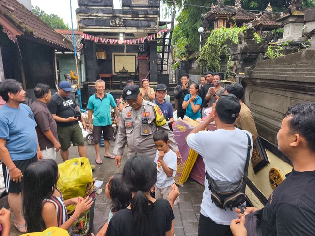 Kemensos Kirim Bantuan Dan Assessment Korban Banjir Bali Bantuan dari Kemensos unyuk korban babjir di Bali. Foto : Ist