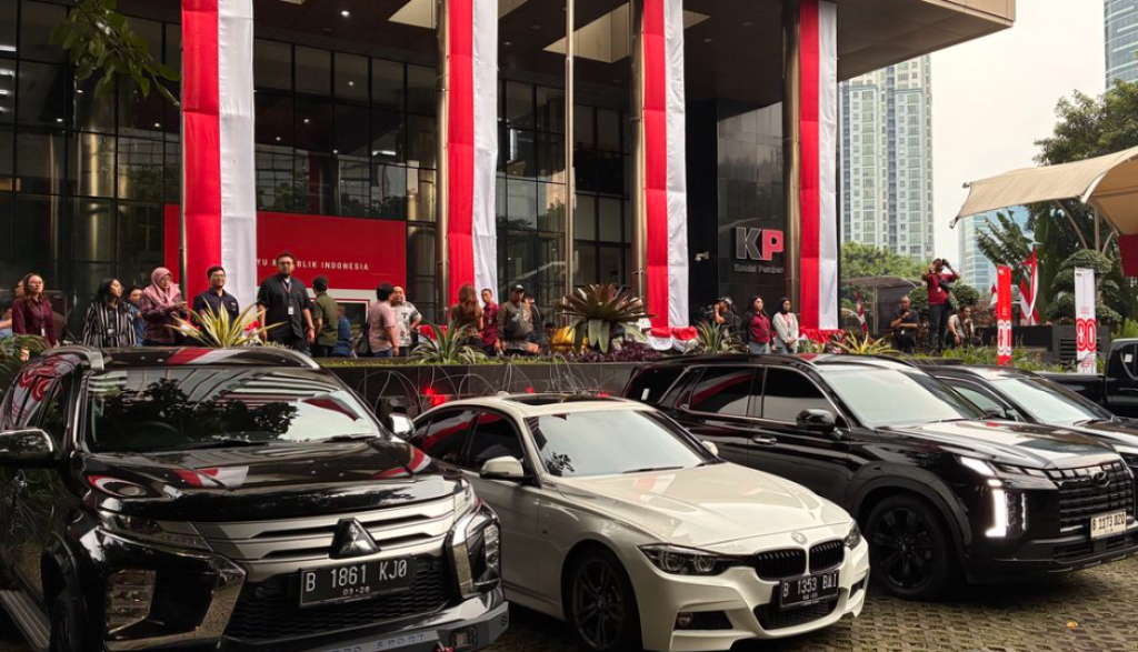 KPK Tunggu 2 Mobil Ex Wamenaker Noel Deretan mobil staan dari OTT pejabat di Kemenaker