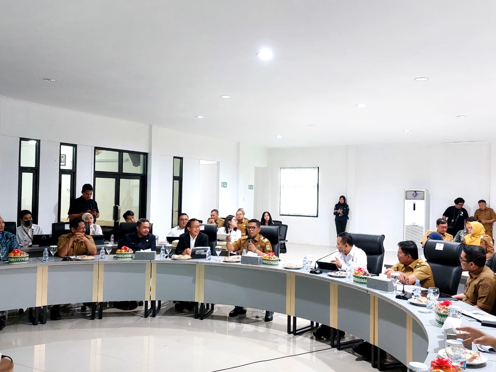 Kumpulkan Kepala Daerah Hingga Pihak Swasta, Andra Soni Tak Sabar MRT Masuk ke Banten Foto : Ist