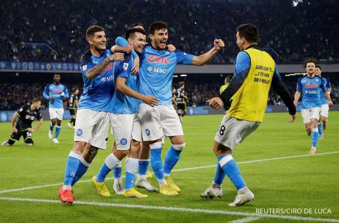 Selebrasi Napoli usai menang 3-2 Pisa. Foto : Ist