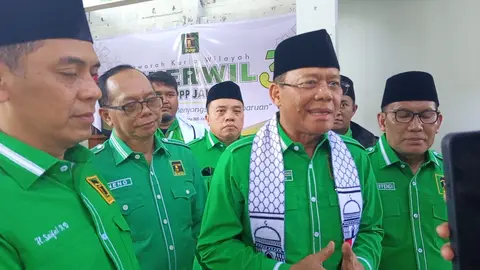 Ketum PPP Mardiono (tengah depan). Foto : Ist