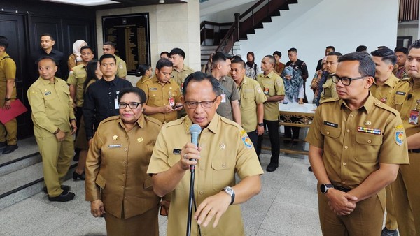 Mendagri Tito Karnavian (tengah) saat konferensi pers. Foto : Ist
