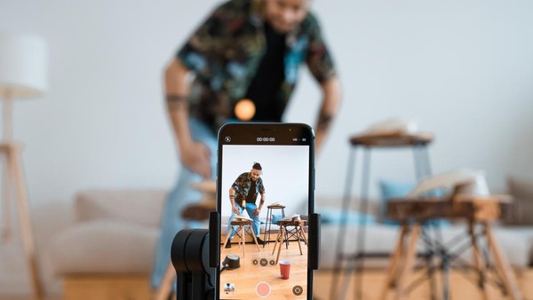 Menkomdigi Harap Live TikTok On Lagi Ilustrasi live Tik Tok. Foto : Ilustrasi