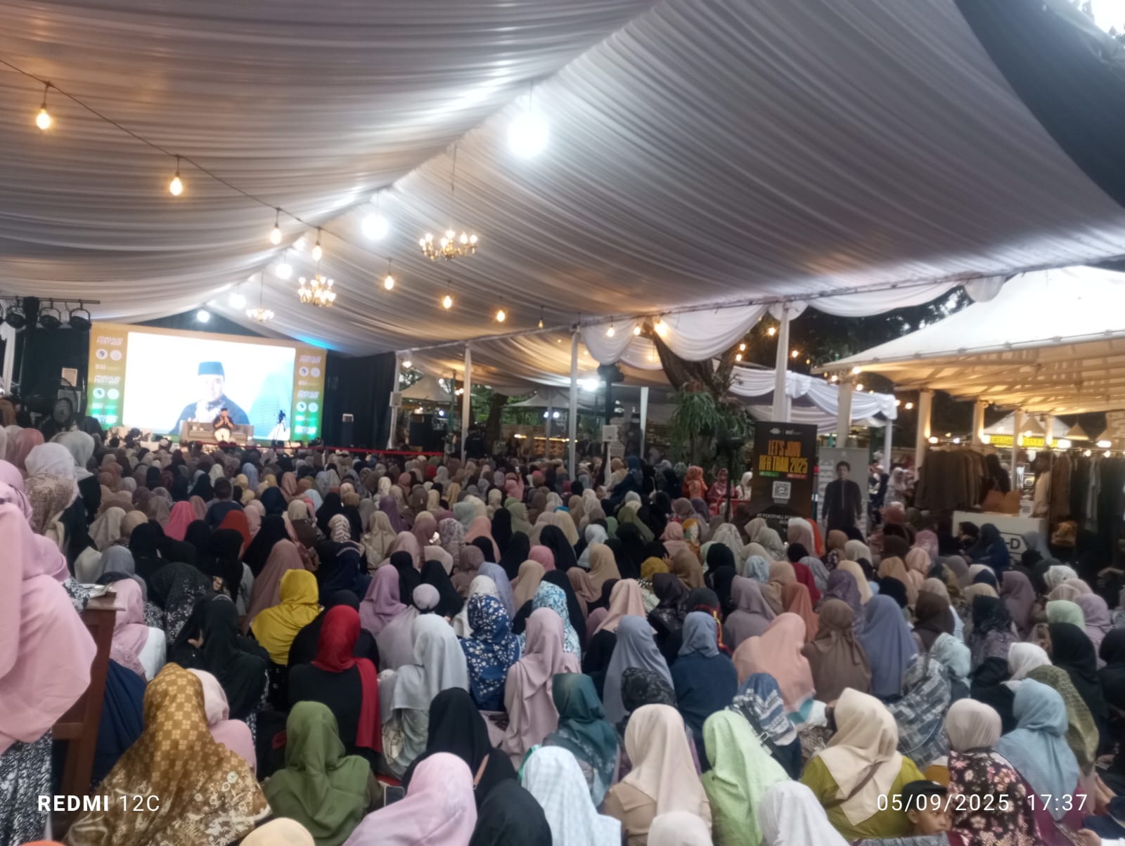 Jamaah tumpah ruah mengikuti Maulidfest di Masjid Raya Bintaro Jaya.(ist).