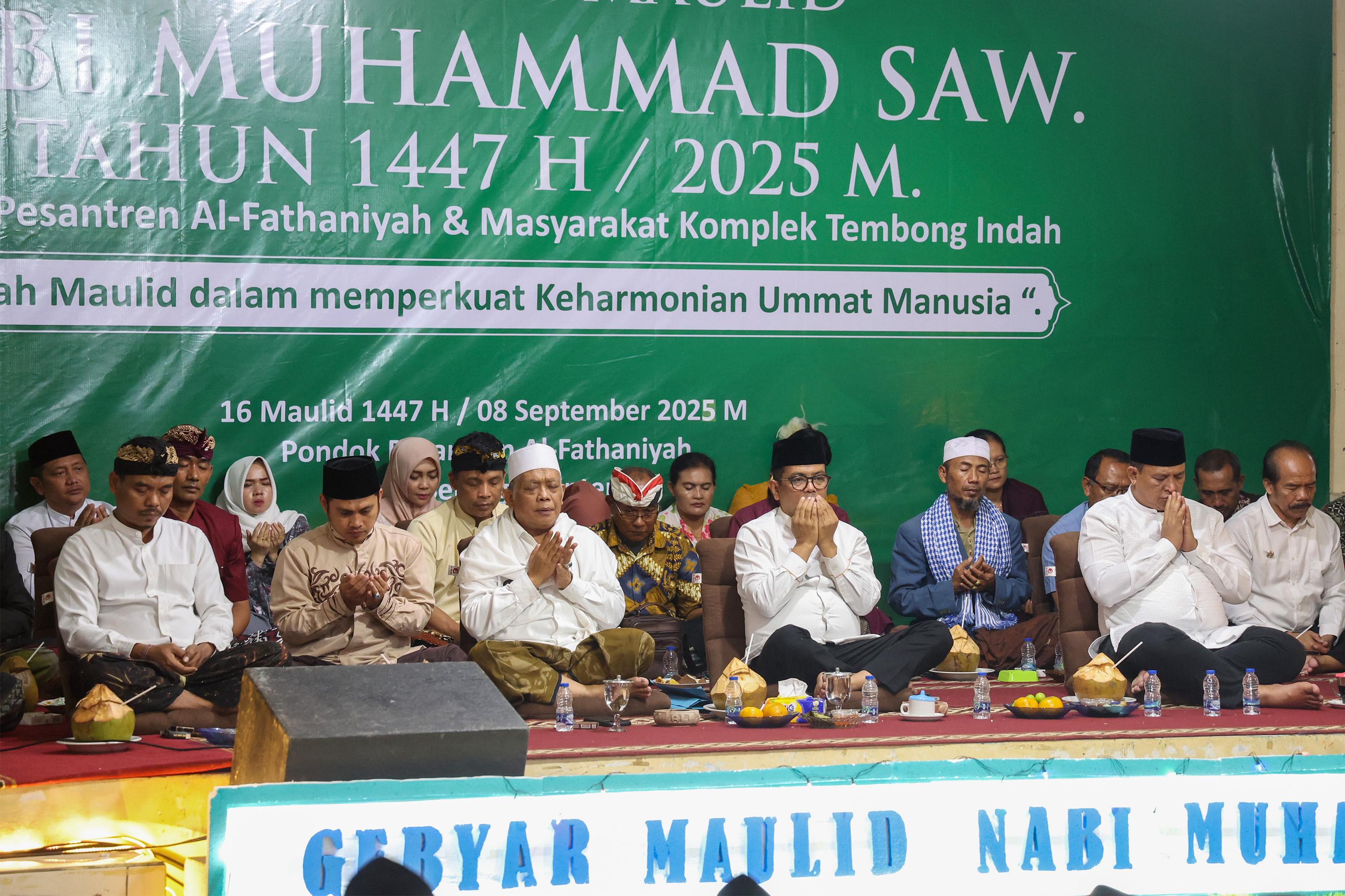 Gubernur Banten Andra Soni saat menghadiri acara Muhammad SAW 1447 Hijriyah/2025 di Pondok Pesantren (Ponpes) Al-Fathaniyah, Kota Serang,  Foto : Humas Pemprov