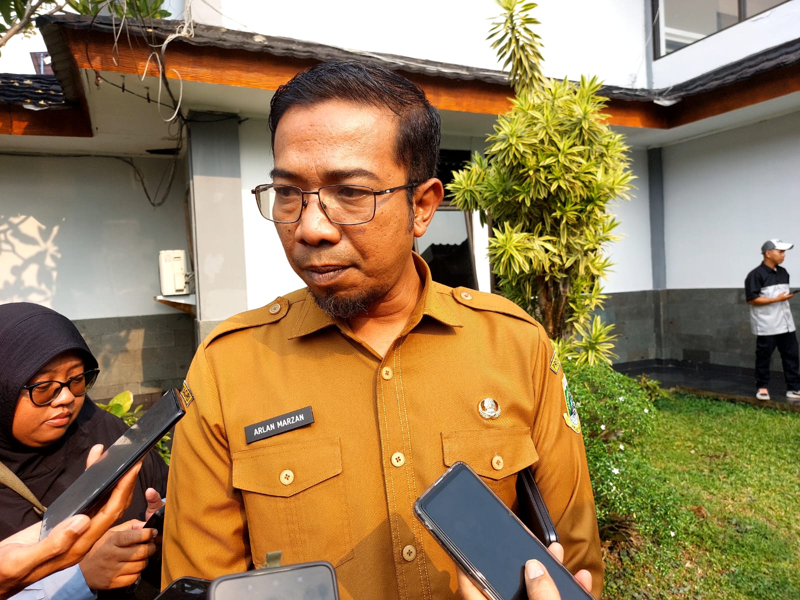 Pemprov Banten Mau Bangun Flyover Di Pasar Serpong Kepala Dinas PUPR Provinsi Banten, Arlan Marzan mengungkapkan rencananya dalam pembangunan flyover Pasar Serpong, Selasa (9/9)