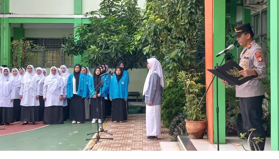 Kapolsek Cisauk AKP Dhady Asya menyampaikan himbauan kepada para pelajar MAN 1 Tangsel.