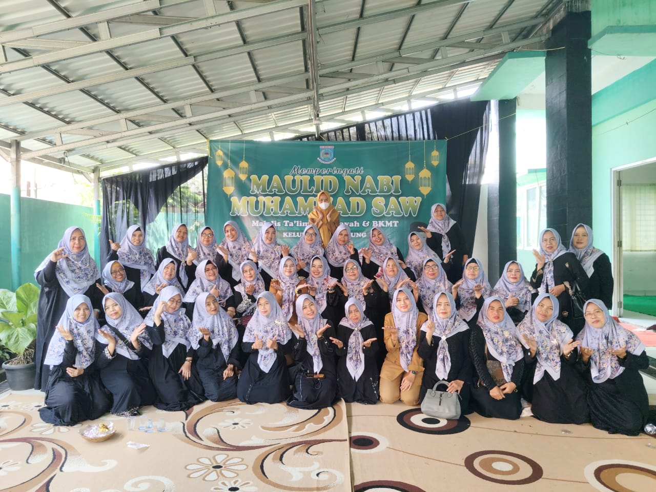 Peringati Maulid Nabi, Ratusan Ibu-ibu di Cipayung Satukan Doa Demi Persatuan dan Kerukunan Foto : Ist