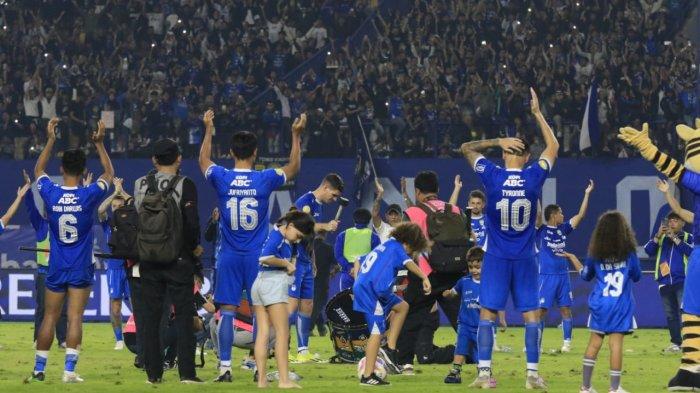 Skuad Persib siap curi poin di kandang Arema FC. Foto : Ist