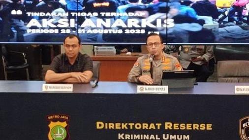 Polisi Buru Aktor Utama Kericuhan di Jakartaq Kabid Humas Polda Metro Jaya, Kombes Ade Ary Syam Indradi saat konferensi pers. Foto : Ist