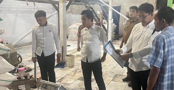 Polres Serang menggerebek pabrik penggilingan diduga tempat pengoplosan beras. Foto : Ist