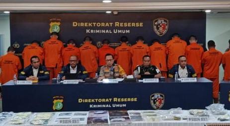 Konferensi pers terkait pembunuhan pembunuhan Kacab sebuah Bank. Foto : Ist