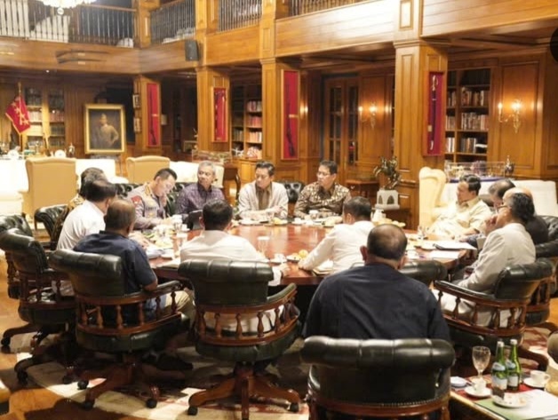 Presiden Prabowo mengadakan rapat bersama Menteri bidang Ekonomi dan Investasi di Hambalang Bogor, Kamis (18/9).