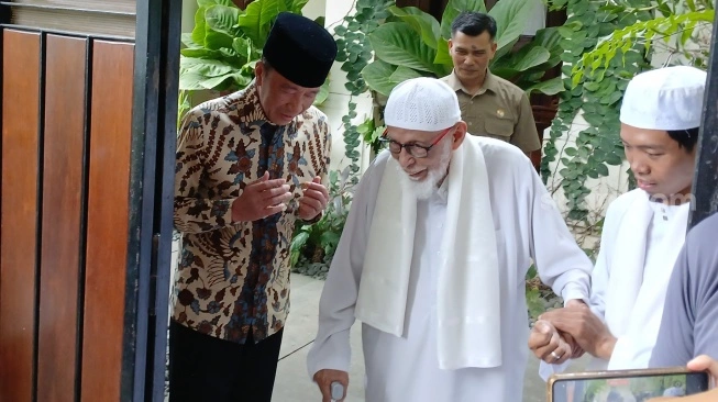 Jokowi menerima Abu Bakar Ba’asyir kediamannya di Solo. Foto : Ist