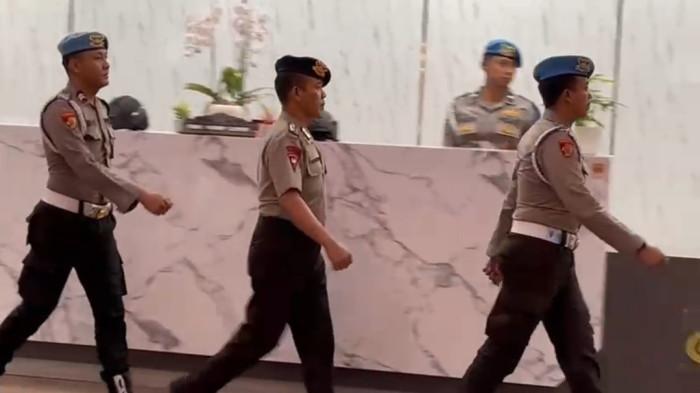 Bripka Rohmat ketika menjalani sidang. Foto : Ist