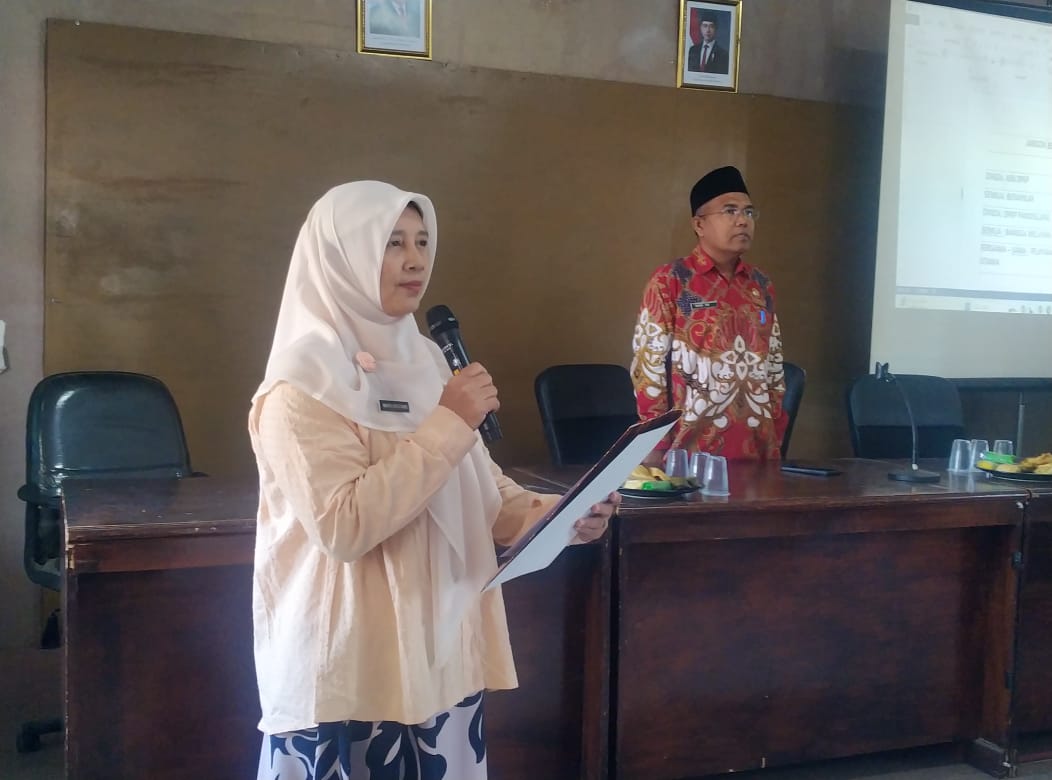 DPKP Kabupaten Pandeglang menggelar deklarasi nilai-nilai inti ASN BerAKHLAK di Aula DPKP setempat, Jumat (26/9/2025). Kegiatan ini diikuti seluruh pegawai sebagai langkah memperkuat komitmen aparatur sipil negara dalam meningkatkan kualitas pelayanan publik.(Istimewa)