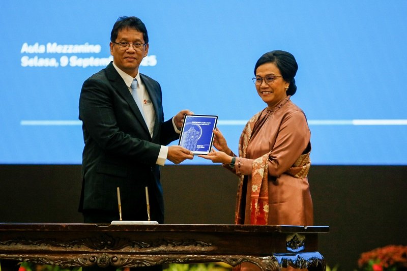 Sertijab Sri Mulyani kepada Menkeu Purbaya. Foto : Ist
