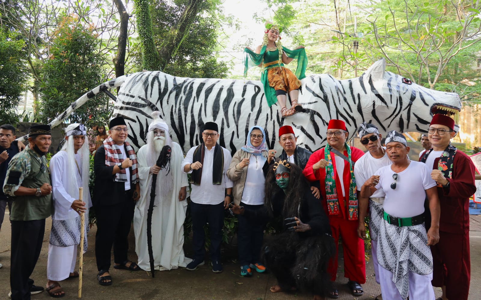 Warga Ciater Hidupkan Kembali Tradisi Dongdang FESTIVAL. Keseruan Festival Dongdang di Tandon Ciater, Serpong, Minggu (14/9)