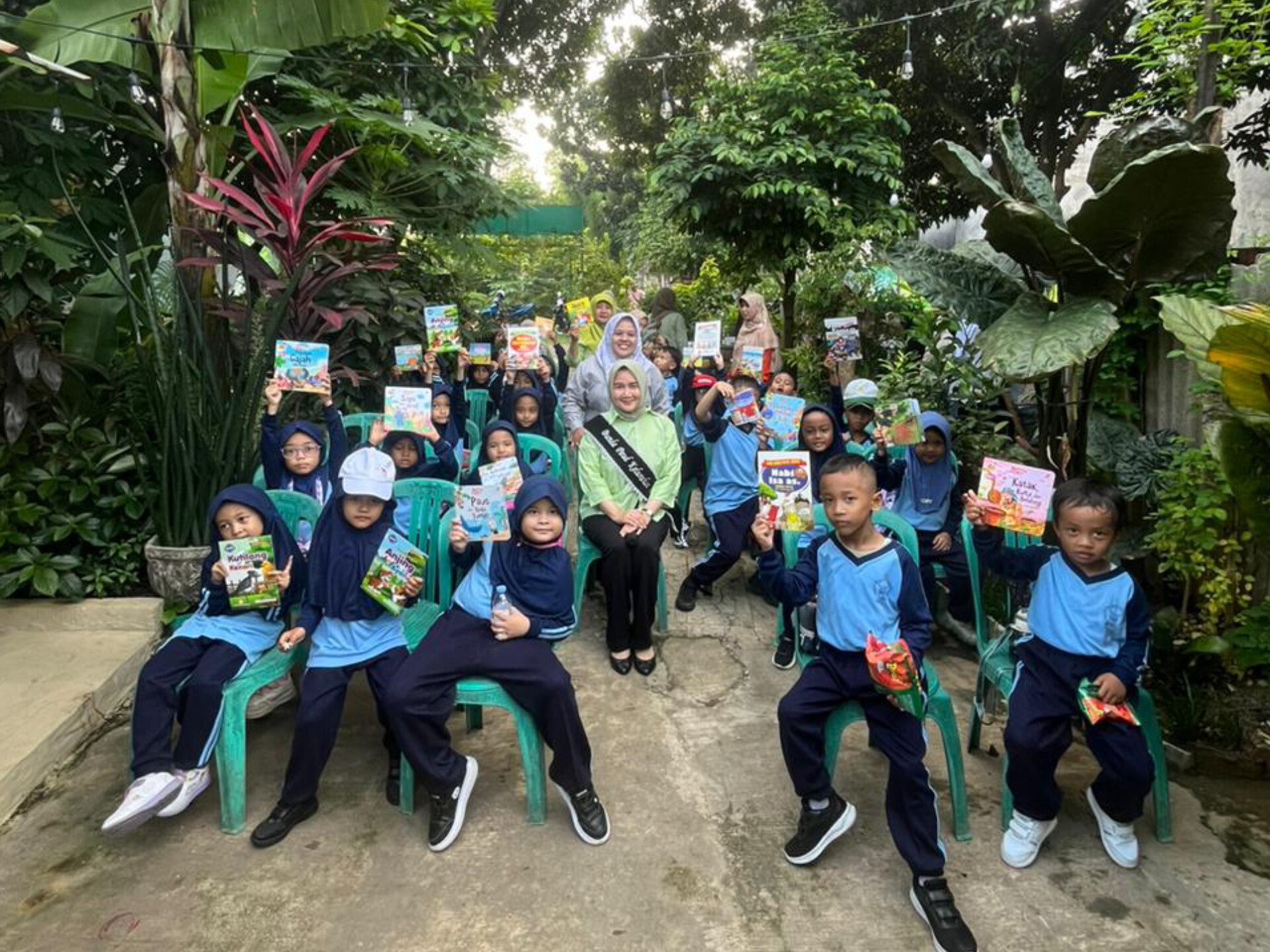 Anak-Anak PAUD RA Al Ikhlas Belajar Cinta Tanaman Herbal di Toga Margajaya Mengenal dan Mencintai Tanaman Herbal Sejak Dini di Toga Margajaya, Kelurahan Pakulonan, pada Kamis (9/10). (Ist)