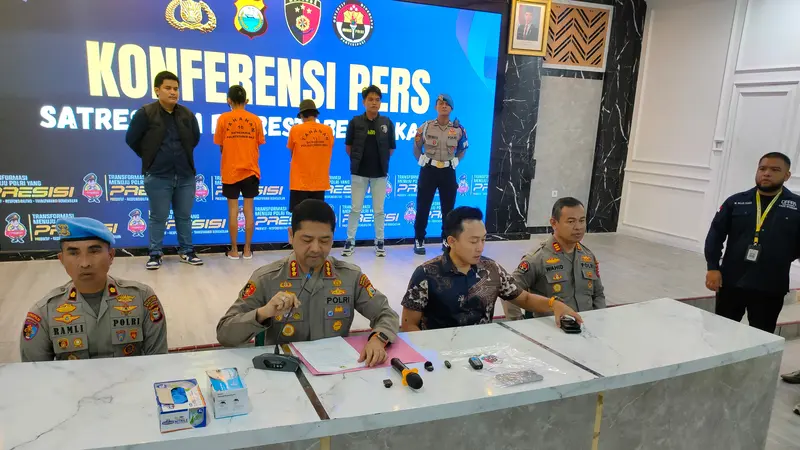 Konferensi pers terkait ayah kandung cabuli anak. Foto : Ist