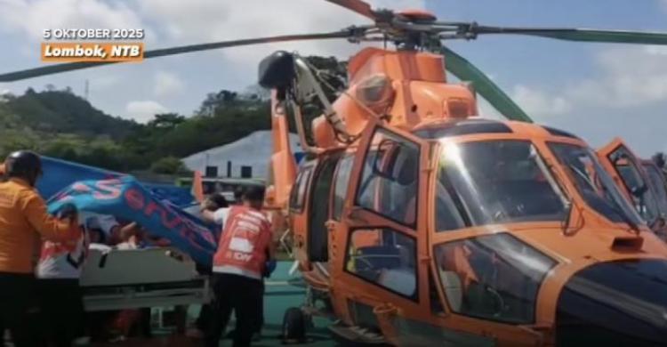 Tim Basarnas sedang mengevakuasi pembalap yang mengalami kecelakaan. Foto : Ist