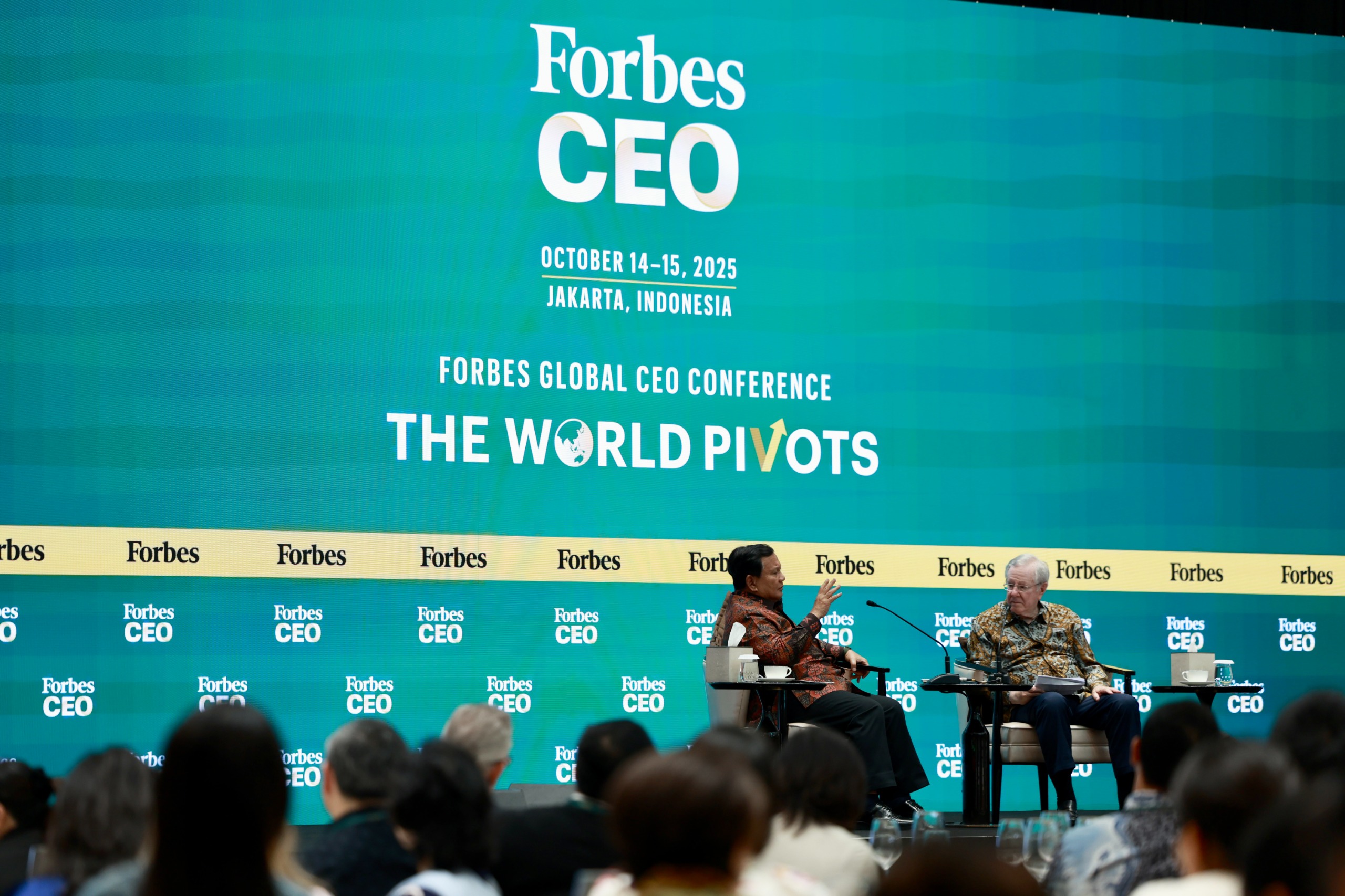 BUMN Bakal Dipangkas Presiden Prabowo pada acara dialog bersama Chairman Forbes Media, Steve Forbes, di forum Forbes Global CEO Conference 2025. Foto : Ist