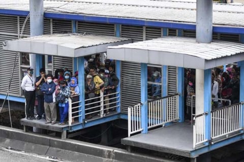 Catat, Ini Jadwal dan Penyesuaian Layanan Transjakarta Selama Jakarta Running Festival 2025 Calon penumpang Transjakarta. Foto : Ist