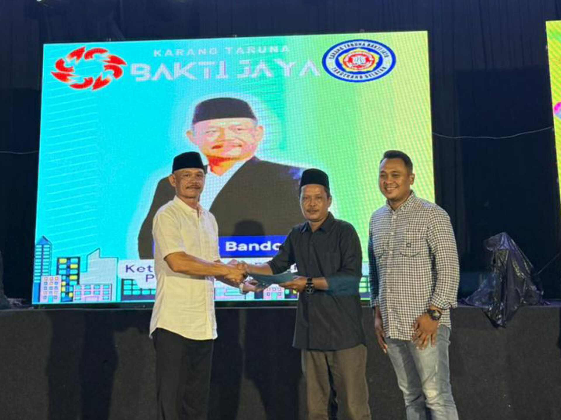 Darmo Bandoro Dilantik Jadi Ketua LPM Kelurahan Bakti Jaya Darmi Bandoro dilantik jadi Ketua Lembaga Pemberdayaan Masyarakat (LPM) Kelurahan Bakti Jaya, Kecamatan Setu, Kota Tangerang Selatan (Tangsel), Minggu (26/10). (Ist)