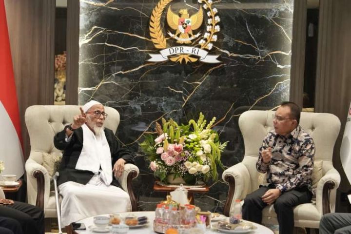 Wakil Ketua DPR Sufmi Dasco Ahmad (kanan) dan Abu Bakar Ba’asyir (kiri). Foto : Ist