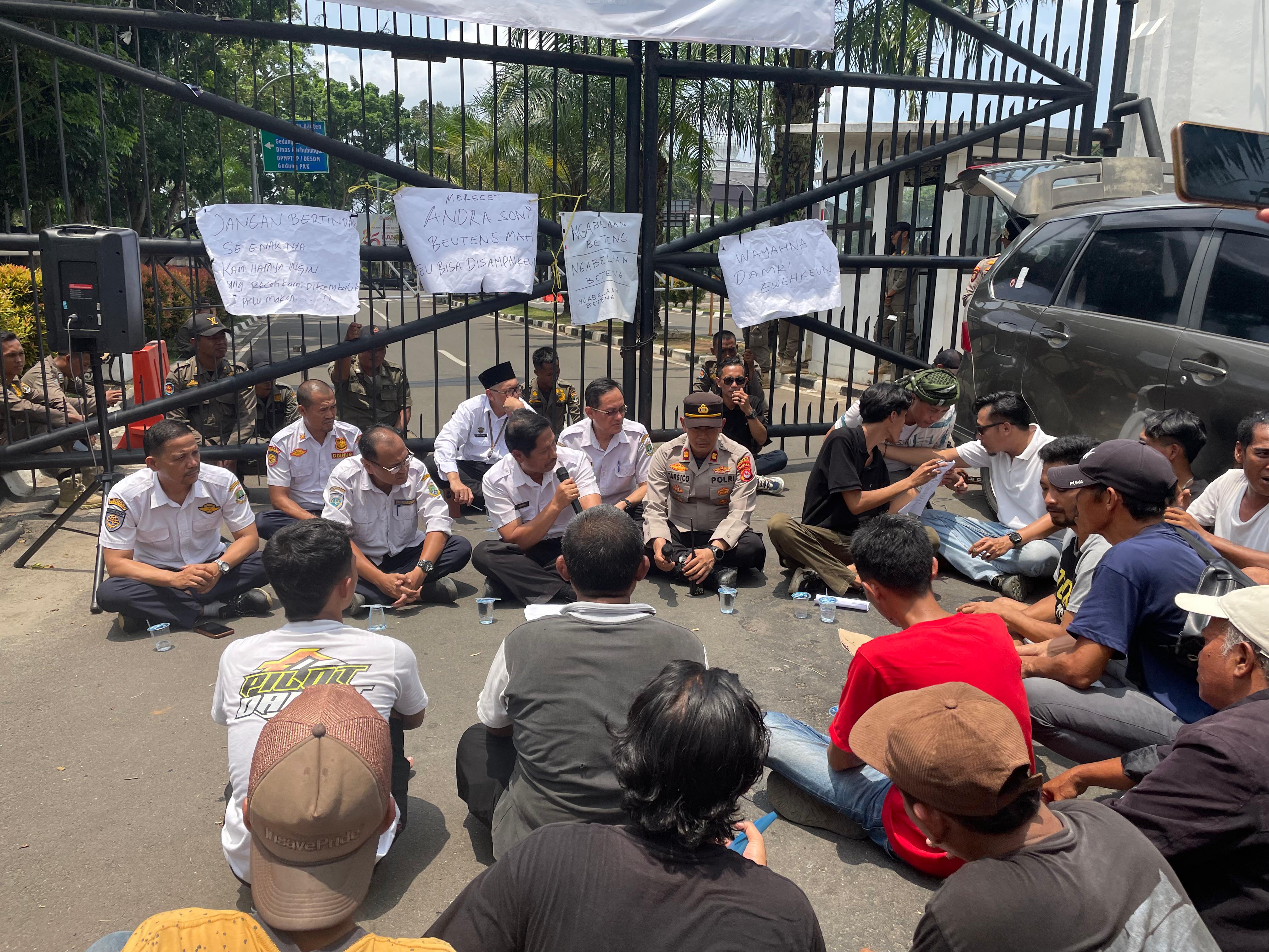 Dishub Banten Terbuka Terima Aspirasi Komunitas Angkot Soal Trans Banten Foto : Humas Pemprov