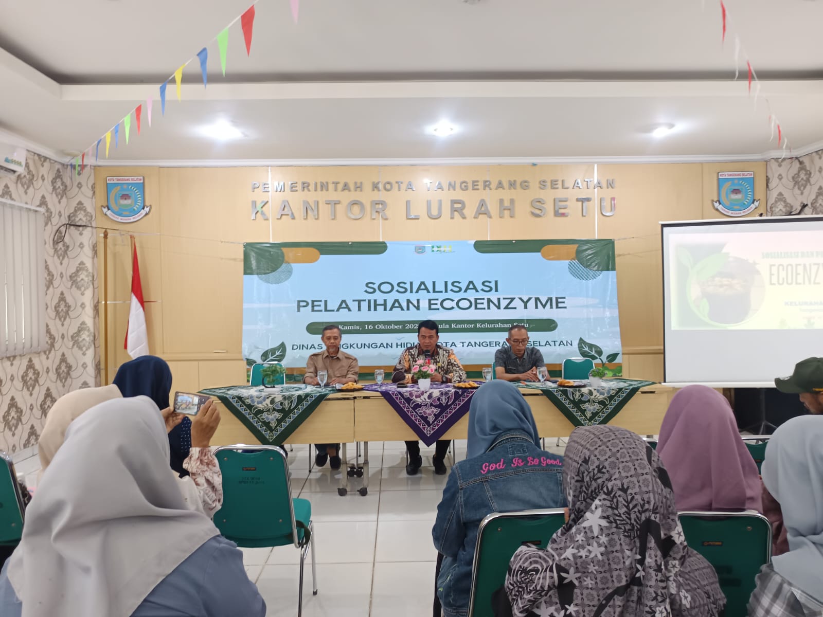 Dorong Warga Olah Sampah dari Rumah, Kelurahan Setu Gelar Pelatihan Eco Enzyme Foto : Ist