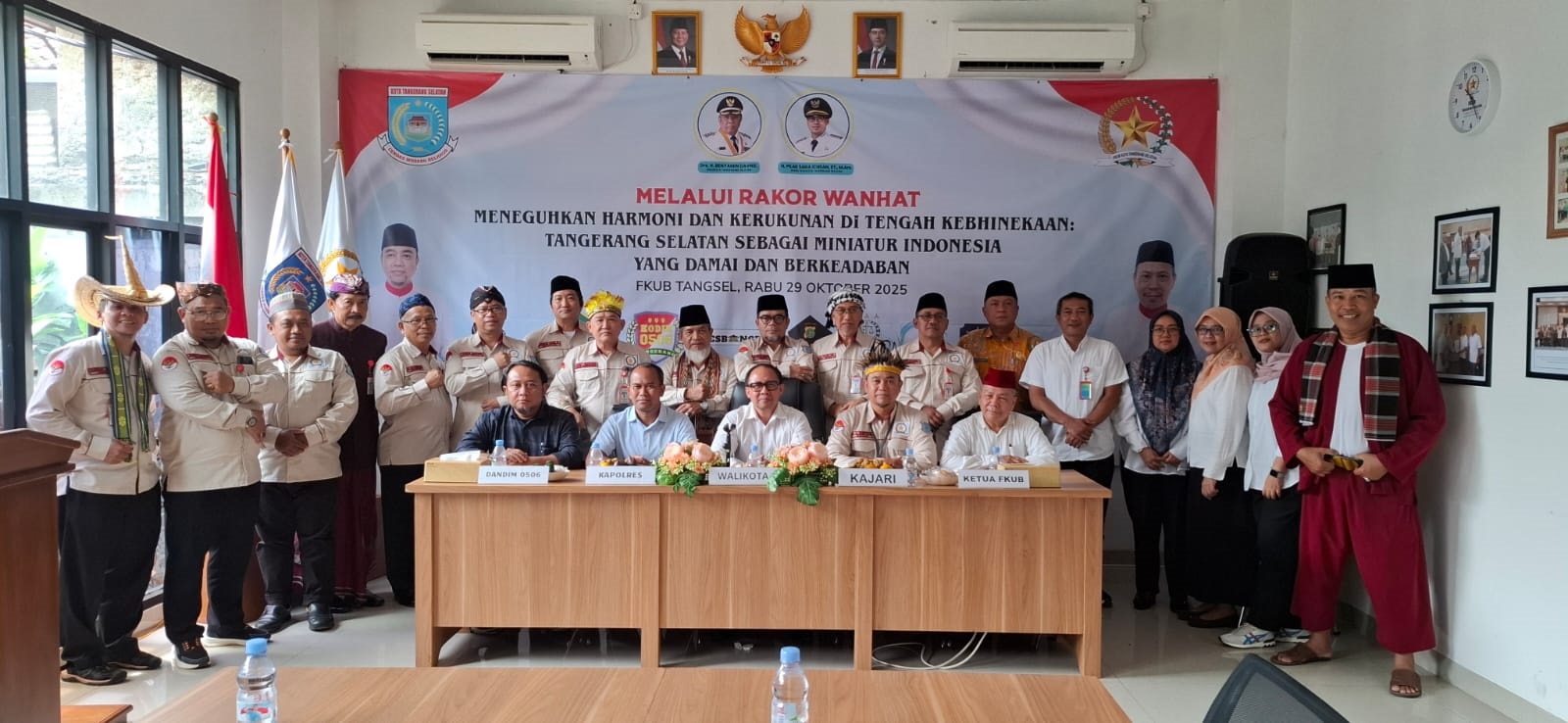 FKUB Tangsel Rakor Sinergi Untuk Kerukunan Umat Beragama Rakor FKUB Tangsel dihadiri berbagai elemen.