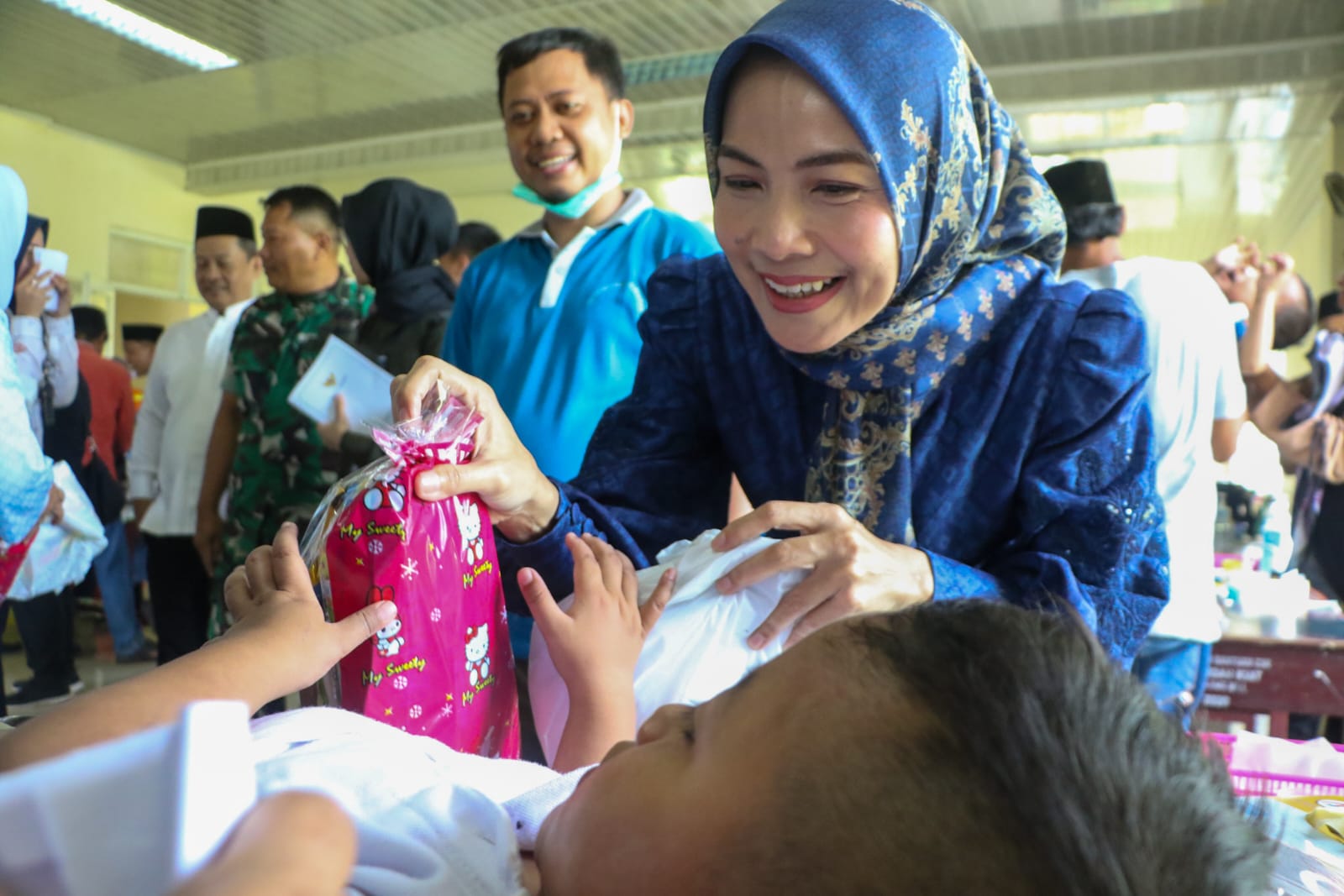 Penyaluran paket sembako dipusatkan di Kantor Kecamatan Padarincang, Jumat (3/10/2025).