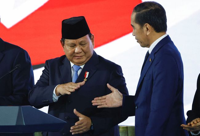 Inflasi Terjaga di 2 Persen, Presiden Prabowo Puji Warisan Ekonomi Jokowi Presiden Prabowo bersama Mantan Presiden ke 7 Jokowi. Foto : Ist