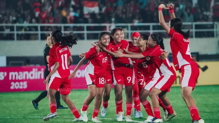 Katarina Stalin Bawa Timnas Putri U-17 Bekuk Makau 2-0 Selebrasi Timnas Putri usai kandaskan Makau 2-0. Foto : Ist