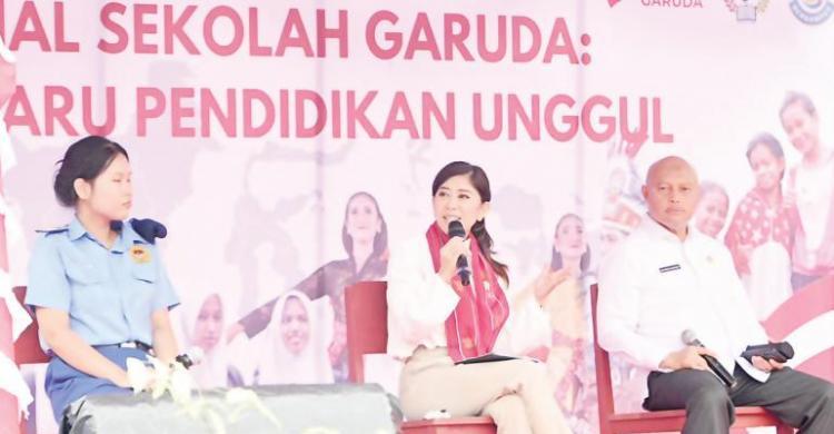Kenalkan Sekolah Garuda Di Ambon Menkomdigi) Meutya Hafid pada perkenalan Sekolah Garuda di Ambon. Foto : Ist
