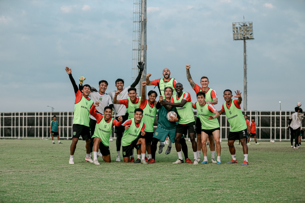Laga Adu Gengsi, Persebaya Jamu Persija di Stadion Gelora Bung Tomo Skuad Persebaya siap jegal Persija di kandang Stadion Gelora Bung Tomo. Foto : Ist