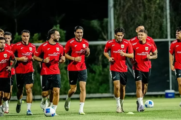 Laga Sulit Timnas Hadapi Irak, Kesempatan Terakhir Garuda Pasukan Patrick Kluivert sedang jalani sesi latihan. Foto : Ist