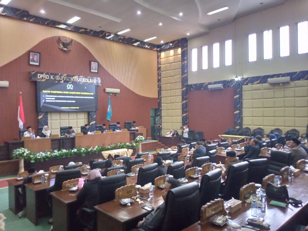 Lagi-lagi Rapat Paripurna DPRD Pandeglang Molor Rapat paripurna dengan agenda Penyampaian Laporan Bapemperda Pembahasan Propemperda Tahun 2026 dan Penetapan Propemperda Tahun 2026 di Ruang Rapat Paripurna DPRD Pandeglang, Rabu (15/10/2025) molor.(Ari Supriadi/tangselpos.id)