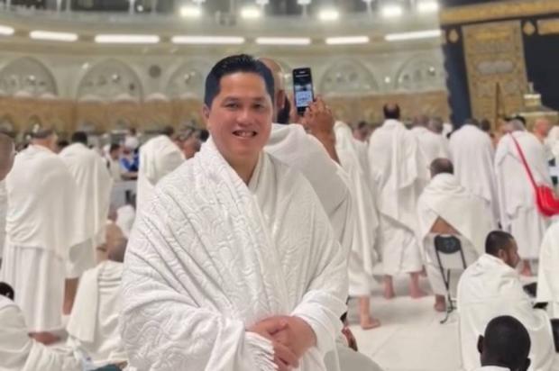 Erick Thohir sedang menjslanlan ibadah Umrah. Foto : Ist