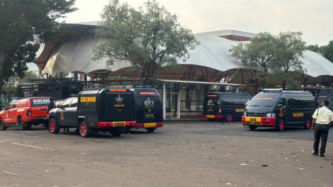 Polres Tangsel lakukan mengecekkan ke sekolah yang mendapatkan ancaman bom.