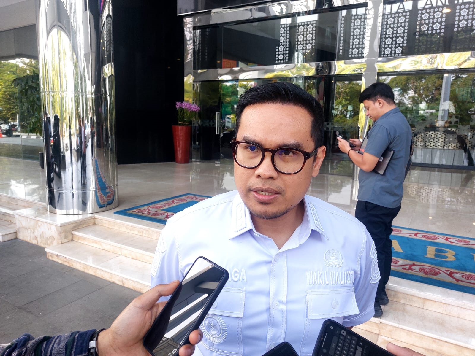 Pasar Serpong Mulai Ditata, PKL Direlokasi Ke Dalam Gedung Wakil Wali Kota Tangsel, Pilar Saga Ichsan mengumumkan dimulainya penataan Pasar Serpong, Rabu (15/10)