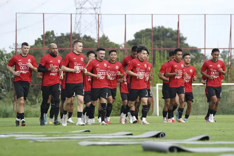 Persija Siap Curi Poin di Kandang Madura United Skuad Persija siap curi point di kandang Madura. Foto : Ist