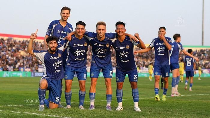 Persita Cukur PSIM 4-0 Selebrasi Skuad Persita usai mencukur 4-0 PSIM.Foto : Ist