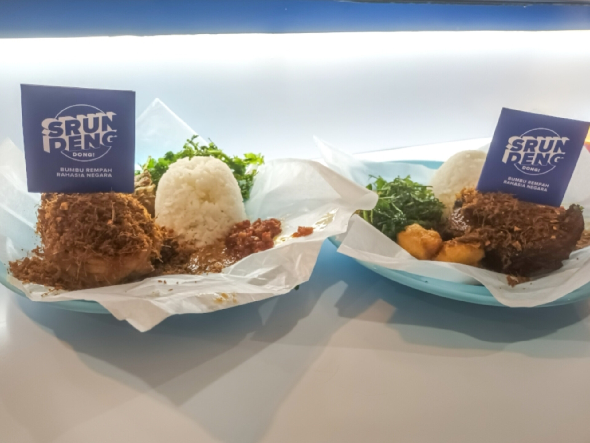 Menu Juragan di Srundeng Dong, paket komplit dengan tambahan cimplung dua potong yang bisa dinikmati gratis hingga 10 Oktober 2025. (tangselpos.id/lim)