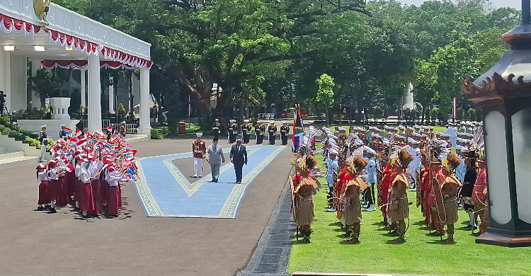 Prabowo Sambut Presiden Afrika Selatan Cyril Ramaphosa di Istana Kepresidenan Presiden Prabowo dan Presiden Afrika Selatan Cyril Ramaphosa saat inspeksi pasukan. Foto : Ist